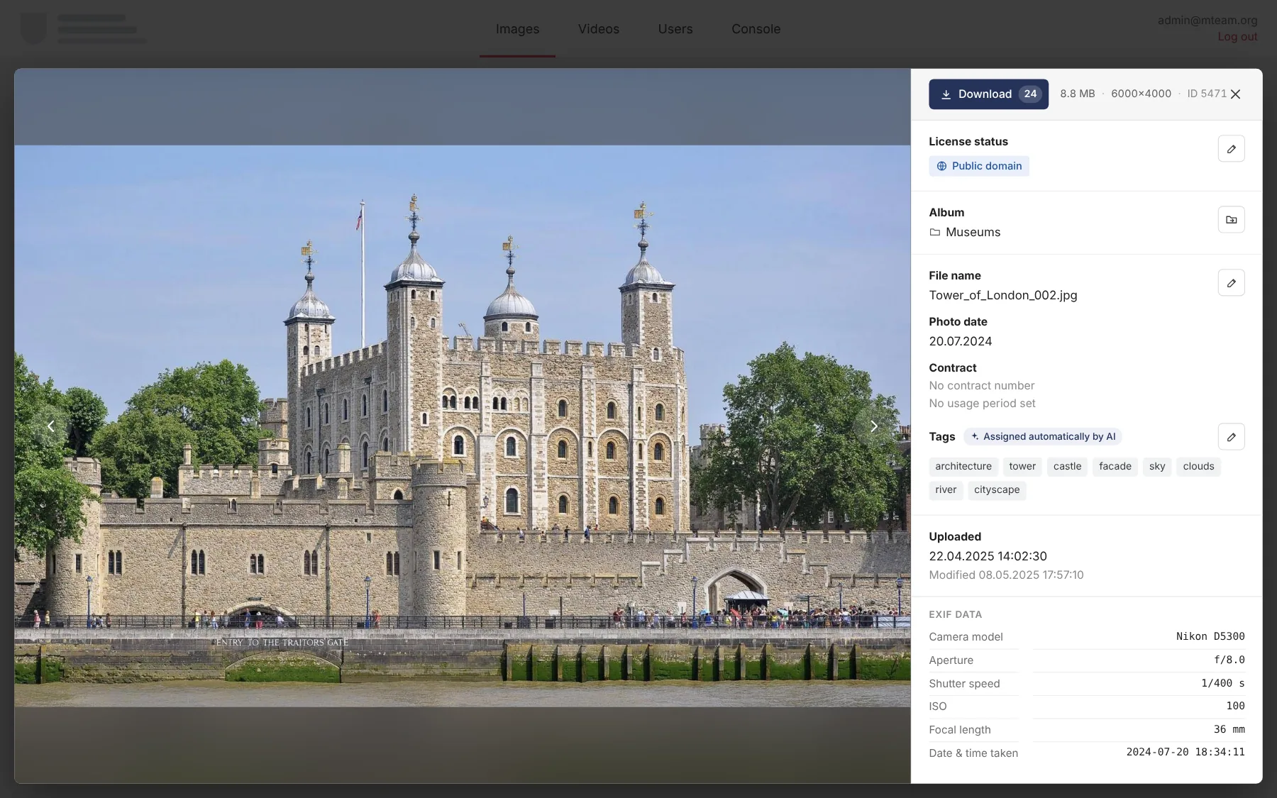 Photo details: license, album, AI tags and EXIF